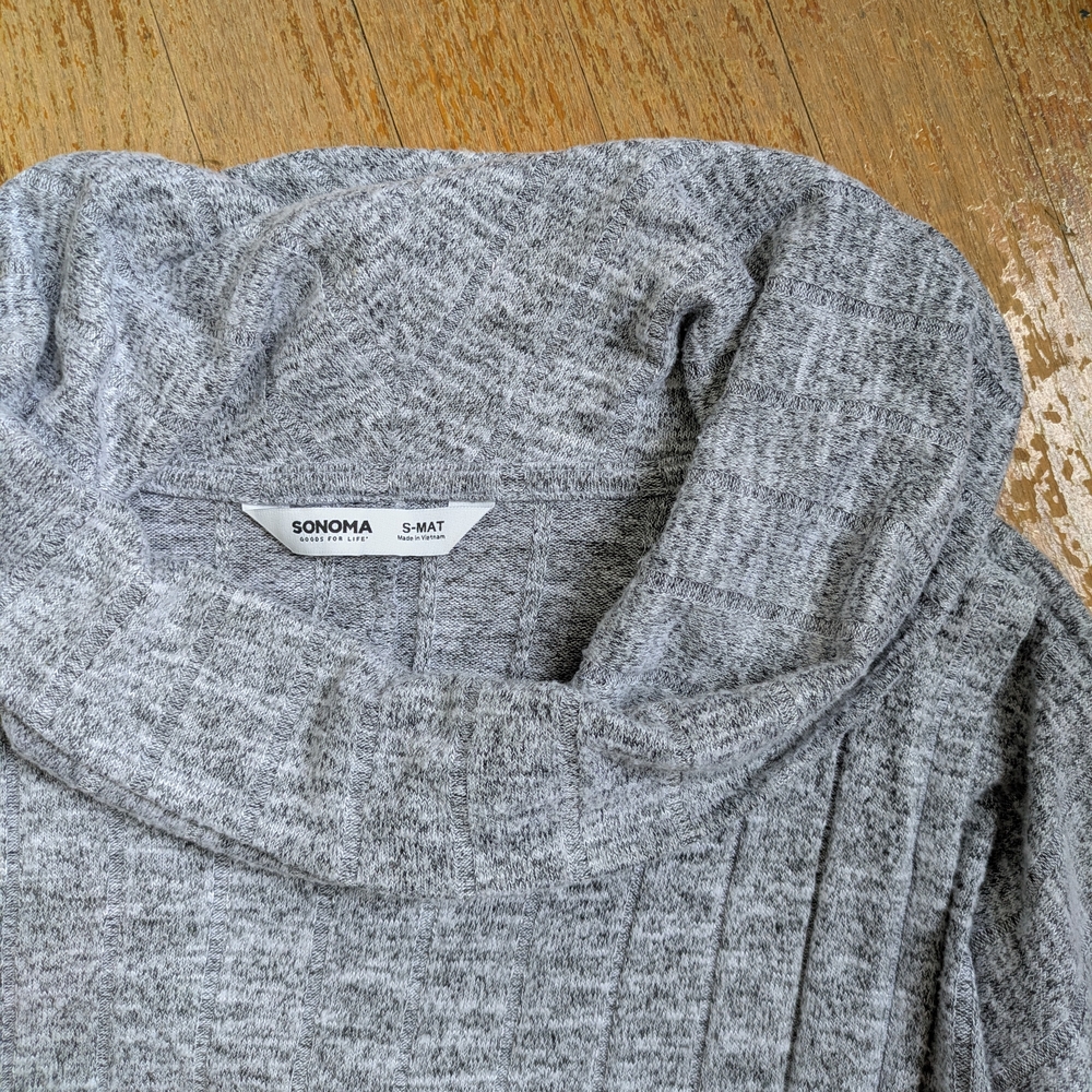 Gray Ribbed Knit Sweater - Picture 2 of 5